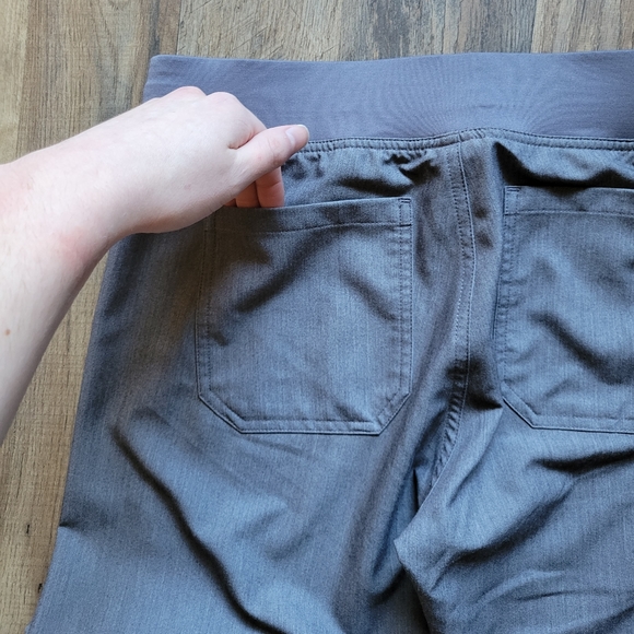 Women's Figs Livingston Scrub Pants Graphite Gray Size Small - Picture 8 of 13